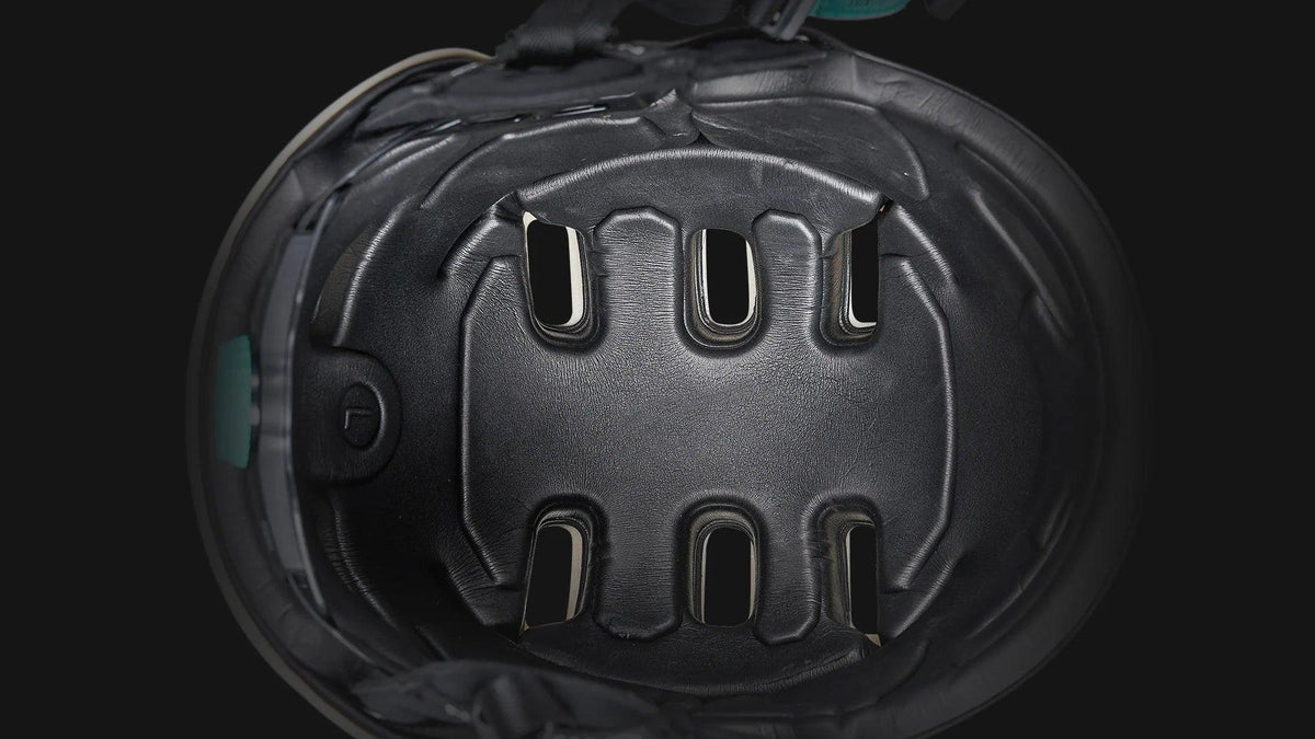 Viking Fitness Skate Helmet HS9 in black with adjustable straps and ventilation for skateboarding safety and comfort.