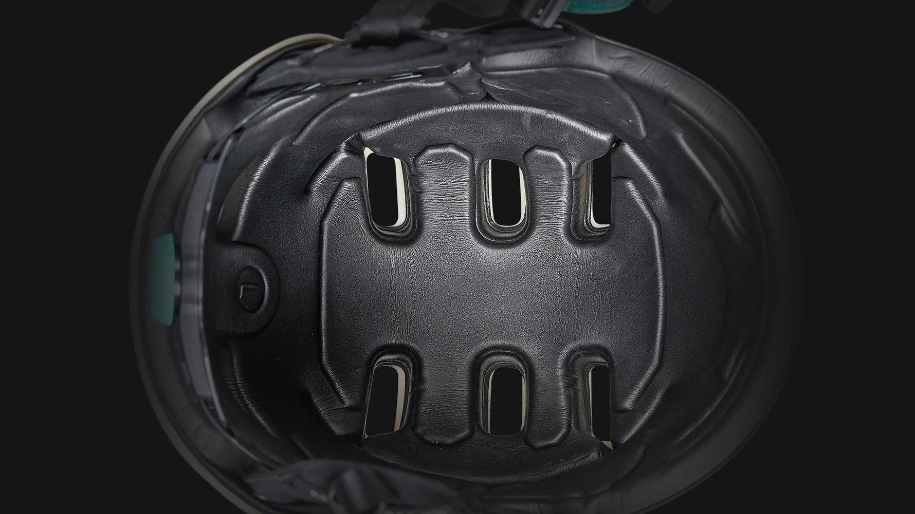 Viking Fitness Skate Helmet HS9 in black with adjustable straps and ventilation for skateboarding safety and comfort.