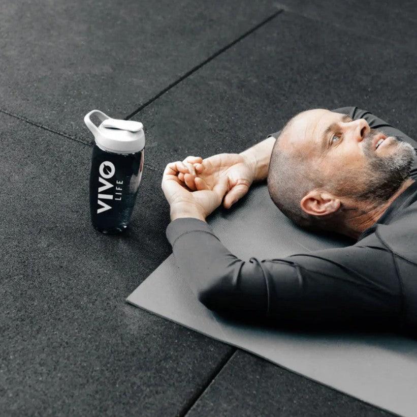Vivo Life 550ml shaker bottle, a durable drink accessory with a secure lid and mixing ball for smoothies and protein shakes.